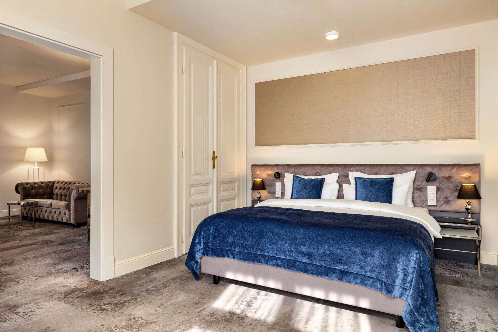 Wyndham Grand Old Town Hotel