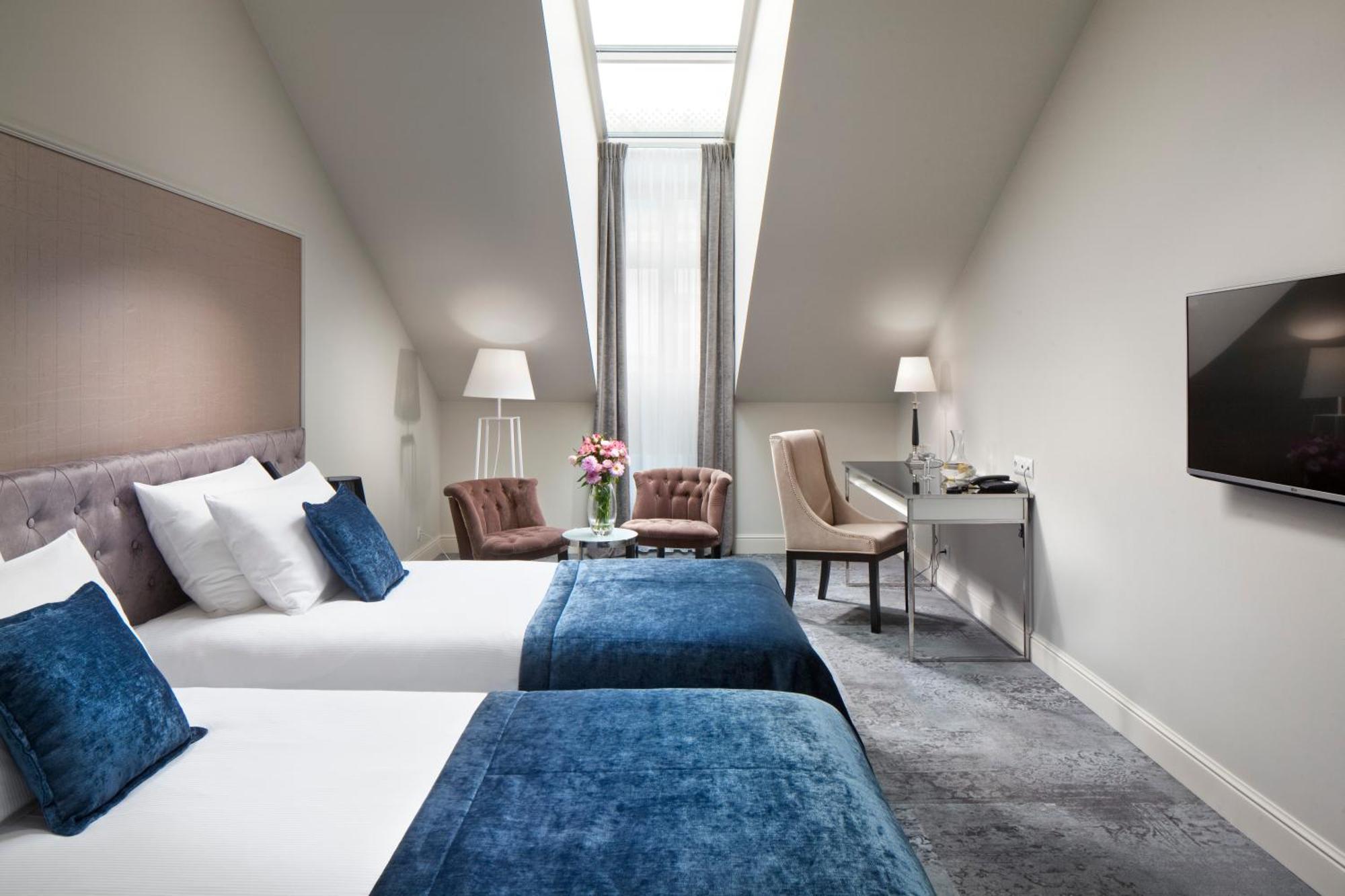 Wyndham Grand Old Town Hotel 5*